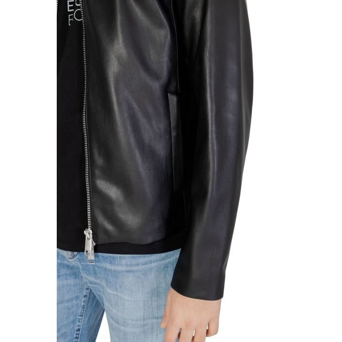 Armani Exchange Men’s Black Blazer featuring zip fastening and front pockets. Ideal for a chic and sophisticated look.