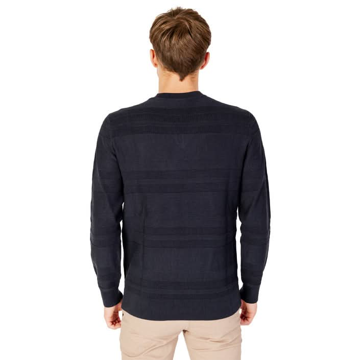 Stylish blue knitwear by Armani Exchange – essential long-sleeve sweater for colder months.