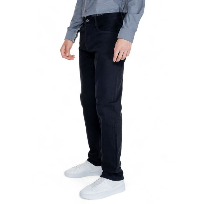 Men's black Armani Exchange trousers with front and back pockets, designed for a versatile, polished look. A must-have piece of luxury fashion.
