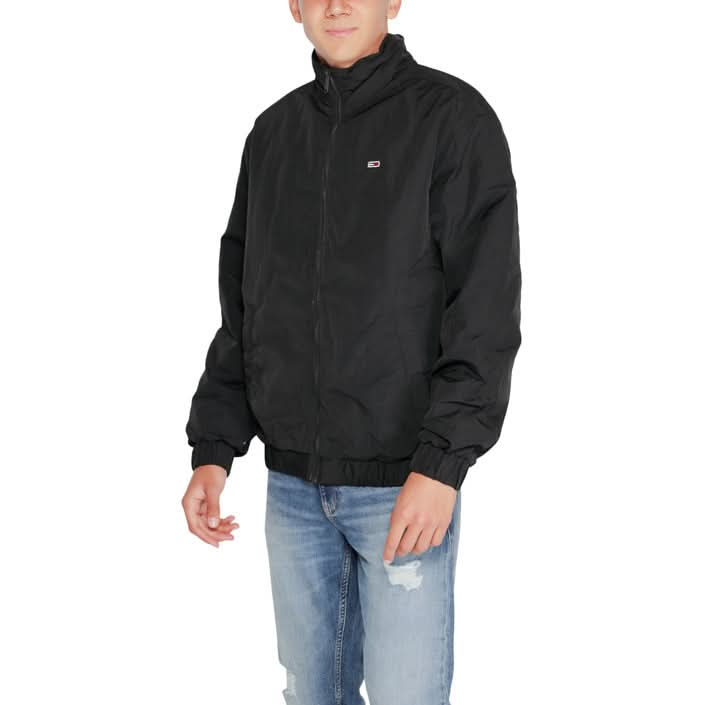 Tommy Hilfiger Men’s Jacket with long sleeves and front pockets, perfect for casual outings.