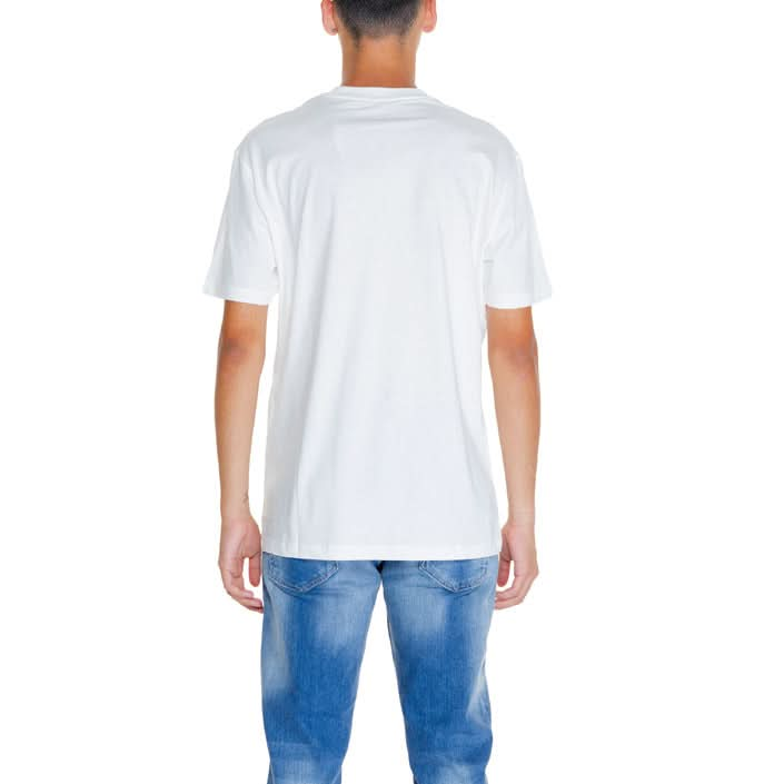 Types of Armani T-Shirts to Elevate Your Wardrobe Overview of classic and modern designs in the Armani t-shirt collection.