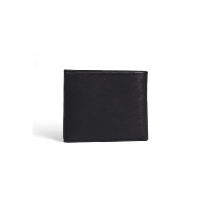 Tommy Hilfiger Men’s Wallet in black, made from high-quality leather for everyday use.