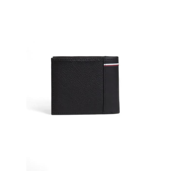 Sleek black Tommy Hilfiger leather wallet, perfect for Fall/Winter wear.