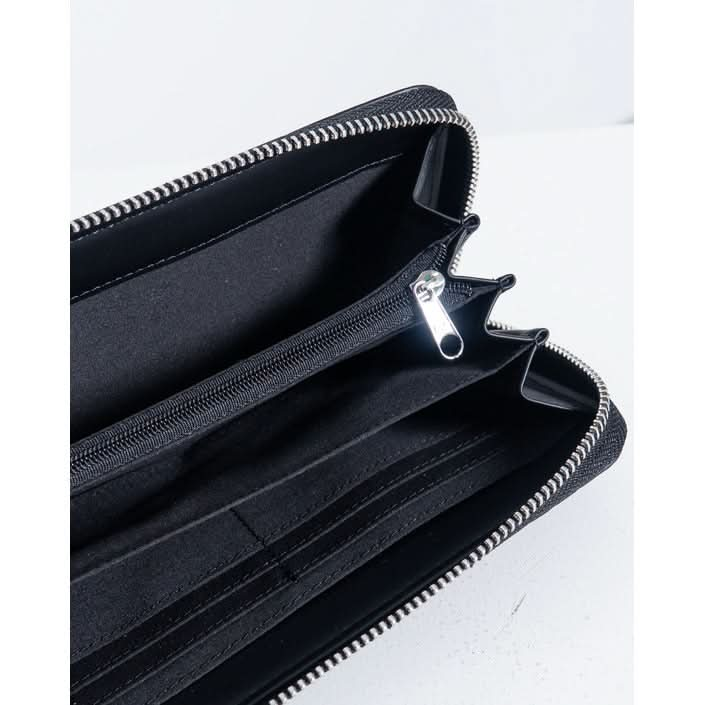 Sophisticated Armani Exchange black wallet with zip fastening, crafted from durable polyurethane. A luxurious choice for Fall/Winter essentials