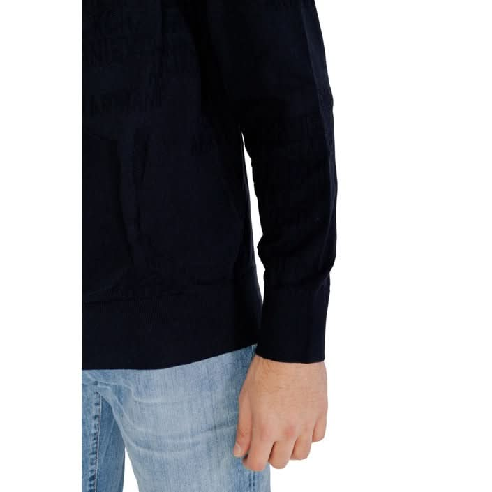 Armani Exchange men’s blue cotton knitwear, ideal for stylish spring days.