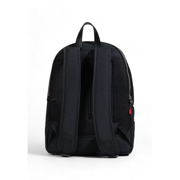 Sleek black Tommy Hilfiger rucksack, ideal for Fall/Winter.
