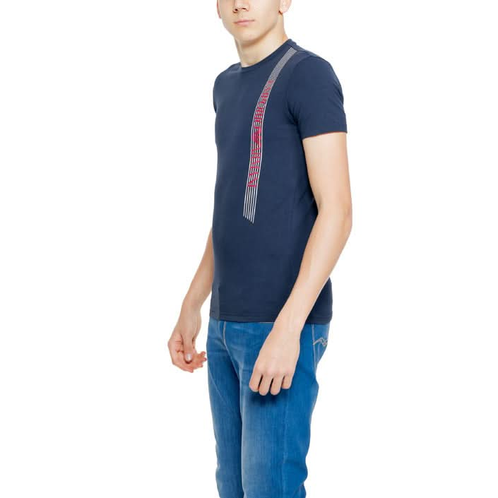 Blue Emporio Armani T-shirt with bold print, made from 95% cotton and 5% elastane.
