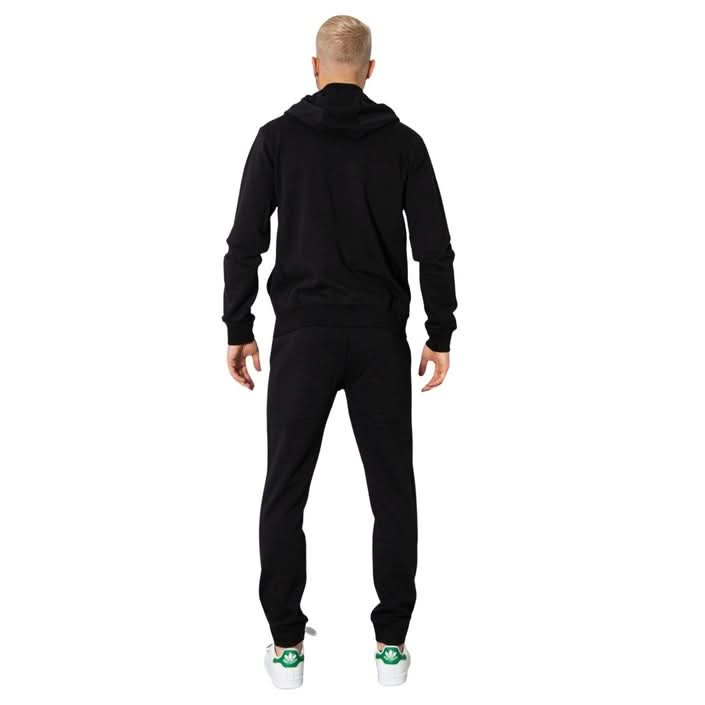 Men’s black fitness sweatshirt from Armani Exchange, with a bold print, zip closure, and hood, perfect for Fall/Winter training.