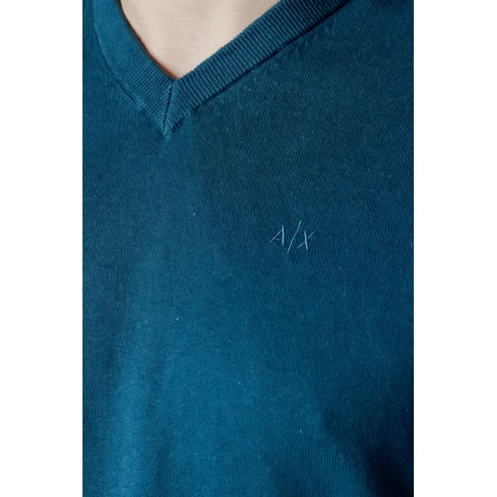 Men’s green knitwear by Armani Exchange – comfortable and sophisticated with a V-neck and long sleeves