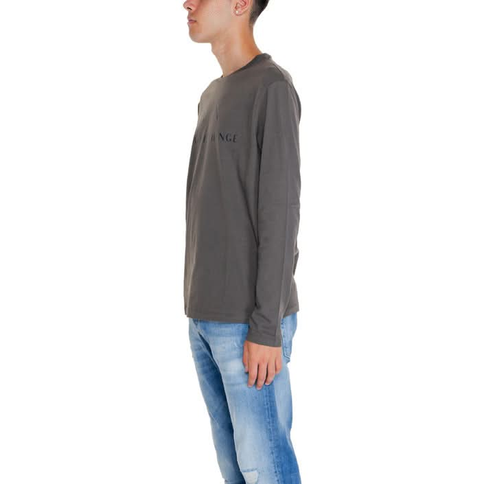 Men’s green Armani Exchange long-sleeve T-shirt with a round neck, made from sustainable materials for stylish and environmentally conscious wear.