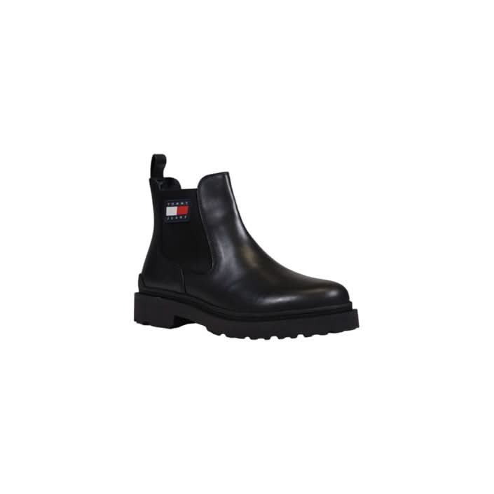 Stylish black Tommy Hilfiger leather boots, ideal for Fall/Winter.