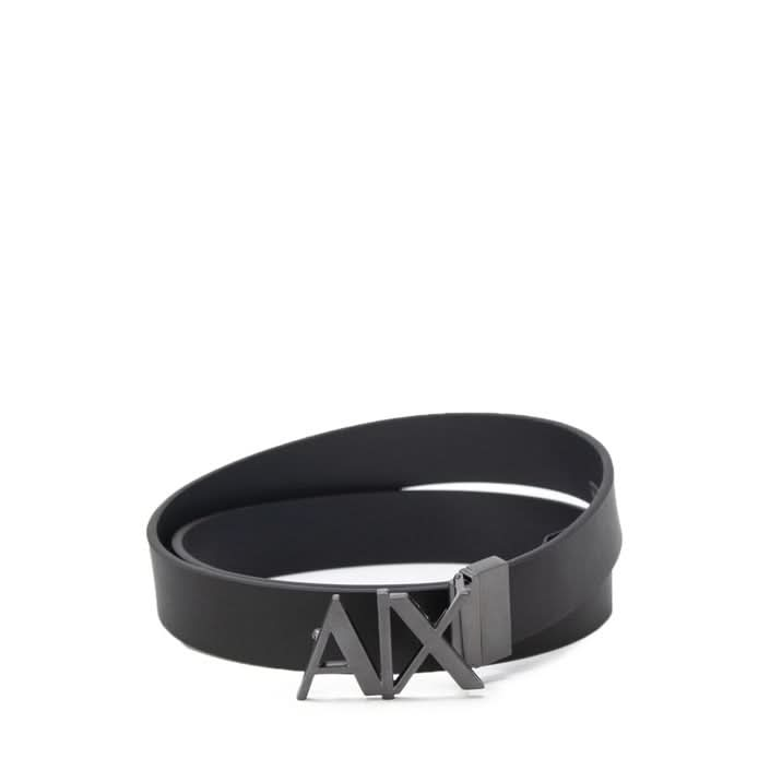 Armani Exchange Men’s Black Belt in polyurethane – a classic and cool choice for Fall/Winter. Perfect for adding a touch of sophistication to any outfit