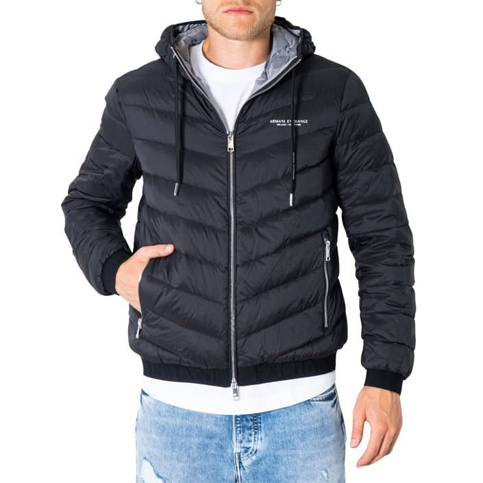 Upgrade your Fall/Winter style with the Armani Exchange blueJacket. Hooded design, zip fastening, and front pockets make it a must-have for fashionable young men."