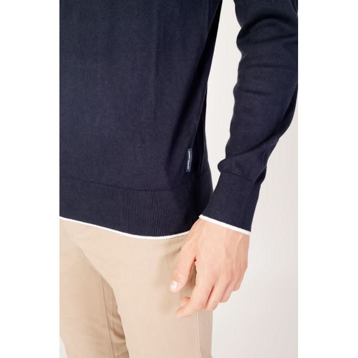 Classic Armani Exchange blue knitwear – features a round neck, long sleeves, and a slip-on design for effortless style.