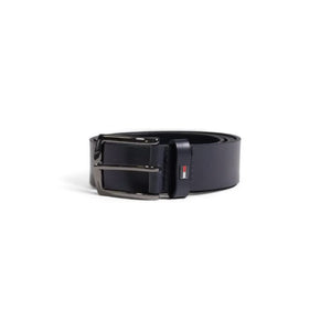 Classic black Tommy Hilfiger leather belt, ideal for Fall/Winter outfits.
