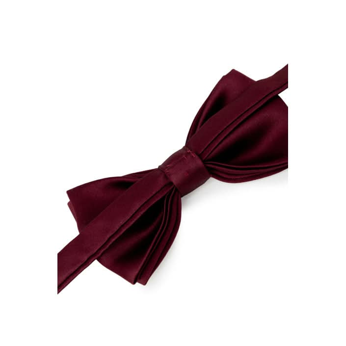 Designer bordeaux silk bow tie with clip fastening, made by Punto Sella Cravatte.