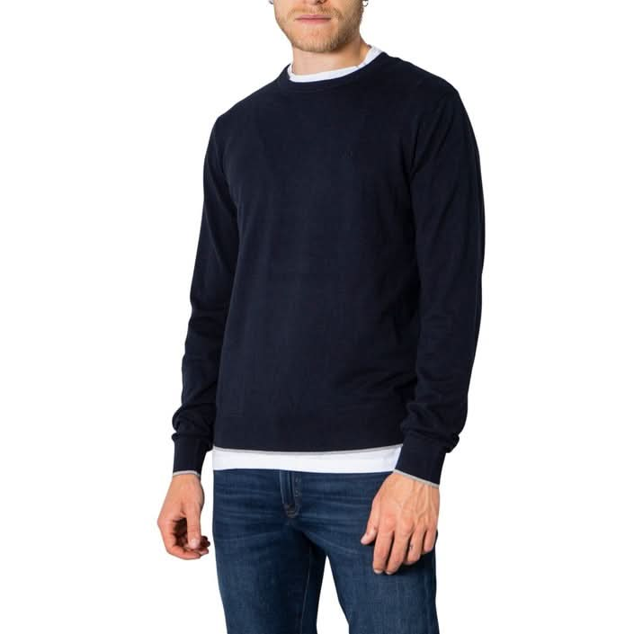 Armani Exchange dark blue sweater with a round neck and long sleeves – cozy cashmere-cotton blend.