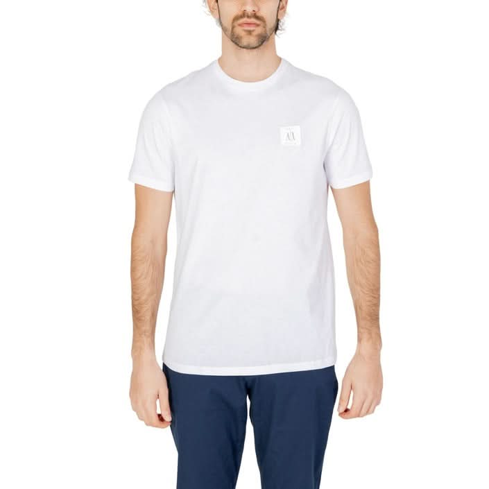 Classic white T-shirt from Armani Exchange, with a simple pattern and comfortable fit, ideal for stylish and versatile fall and winter outfits.