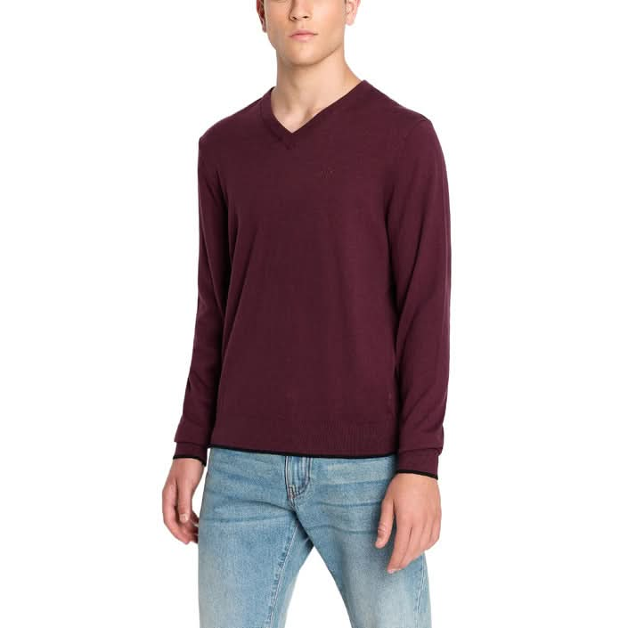 Armani Exchange red V-neck knitwear – perfect blend of cashmere and cotton for winter fashion.