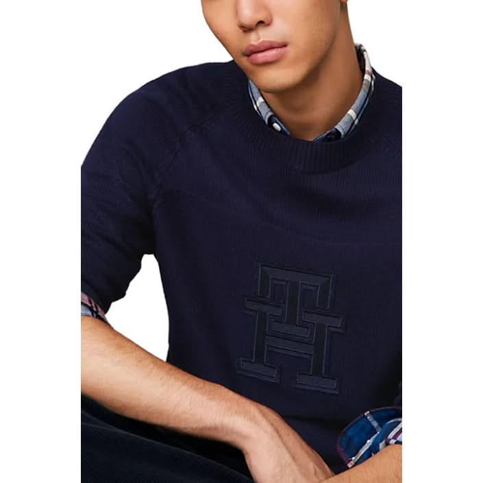 Stylish blue Tommy Hilfiger knitwear, ideal for layering in Fall/Winter.