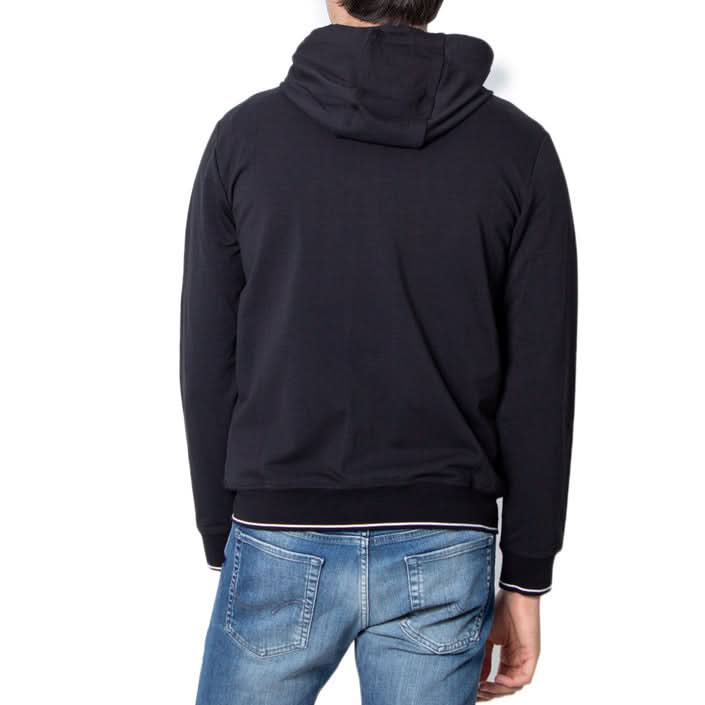 Men's black Armani Exchange sweatshirt with hood and long sleeves, ideal for everyday style this Spring/Summer.