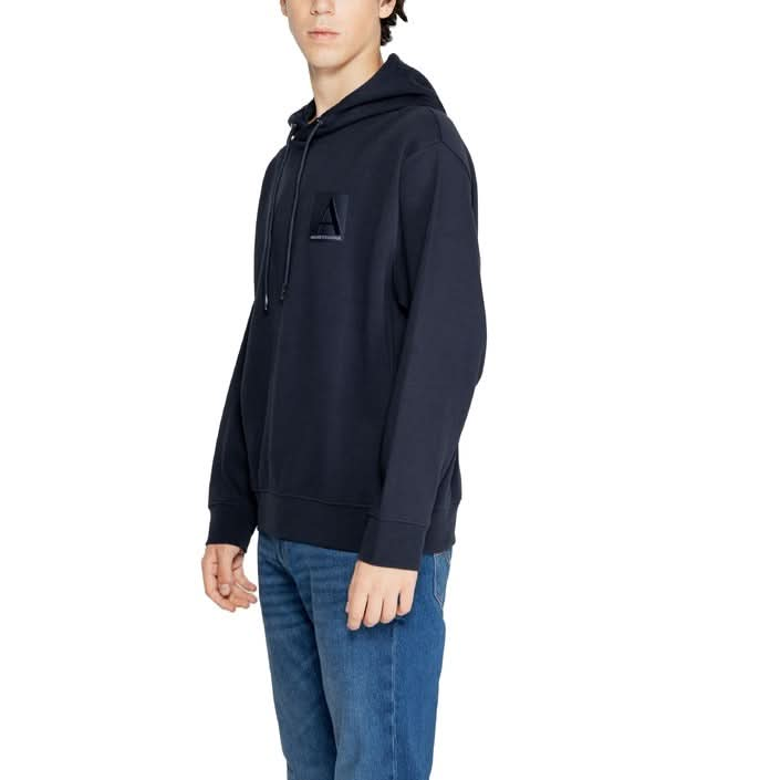 Effortlessly stylish, the Armani Exchange men's blue sweatshirt with a hood and front pockets, ideal for a fresh look this Fall/Winter season.