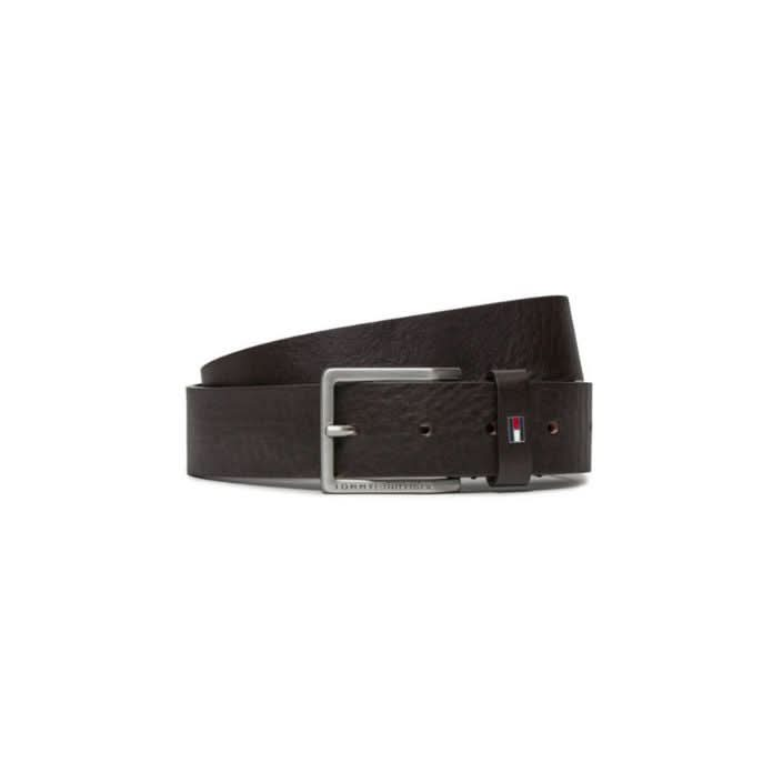 Tommy Hilfiger men’s brown leather belt, 100% leather, classic buckle fastening, premium quality men’s accessory for a timeless look.







