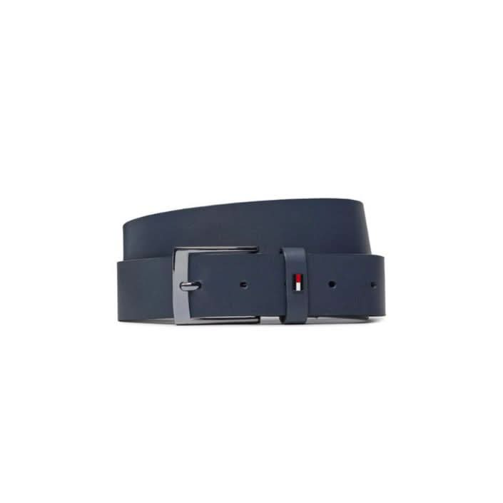 Tommy Hilfiger men’s blue leather belt, crafted from 100% premium leather, stylish and durable men’s accessory for a sophisticated look.






