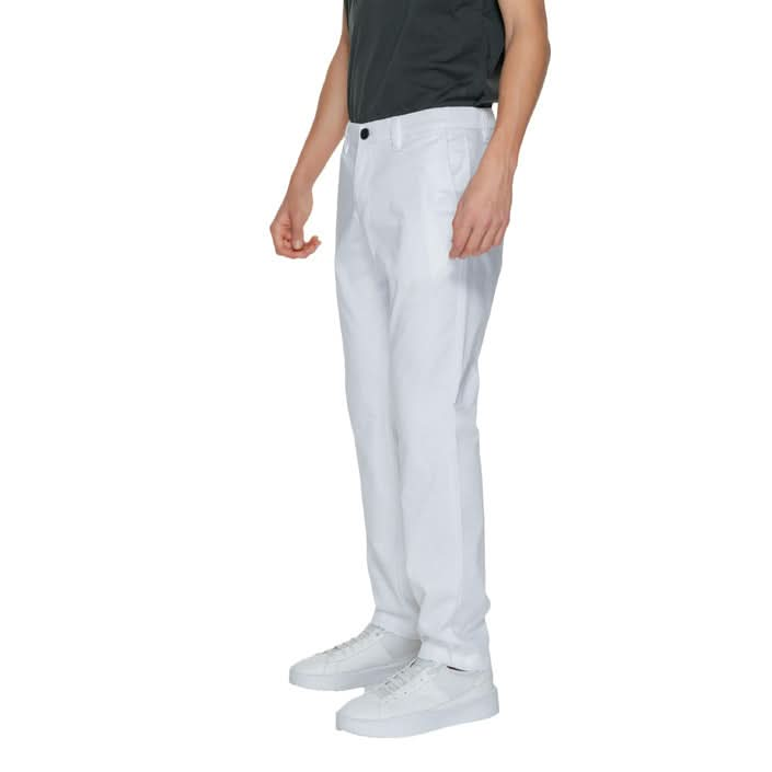 Men’s white Armani Exchange trousers with a classic design and premium cotton-polyester blend, perfect for versatile wardrobe pieces and sustainable luxury fashion.