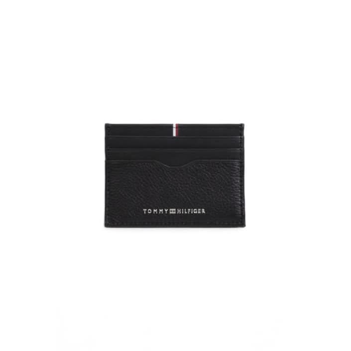 Tommy Hilfiger Men’s Black Leather Wallet with sleek plain design, made from 100% leather.
