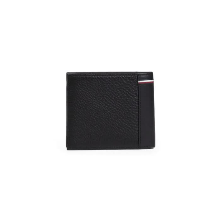 Premium black Tommy Hilfiger leather wallet, ideal for Fall/Winter wear.
