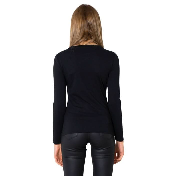 Stylish Armani Exchange Black T-shirt for Women – A sleek and comfortable 100% cotton essential for Fall/Winter 2024, featuring long sleeves and a round neck.