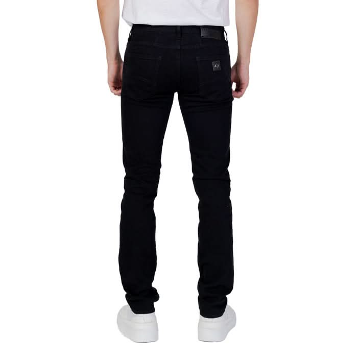 Sleek black jeans by Armani Exchange – Ideal for a sophisticated Fall/Winter look with front and back pockets