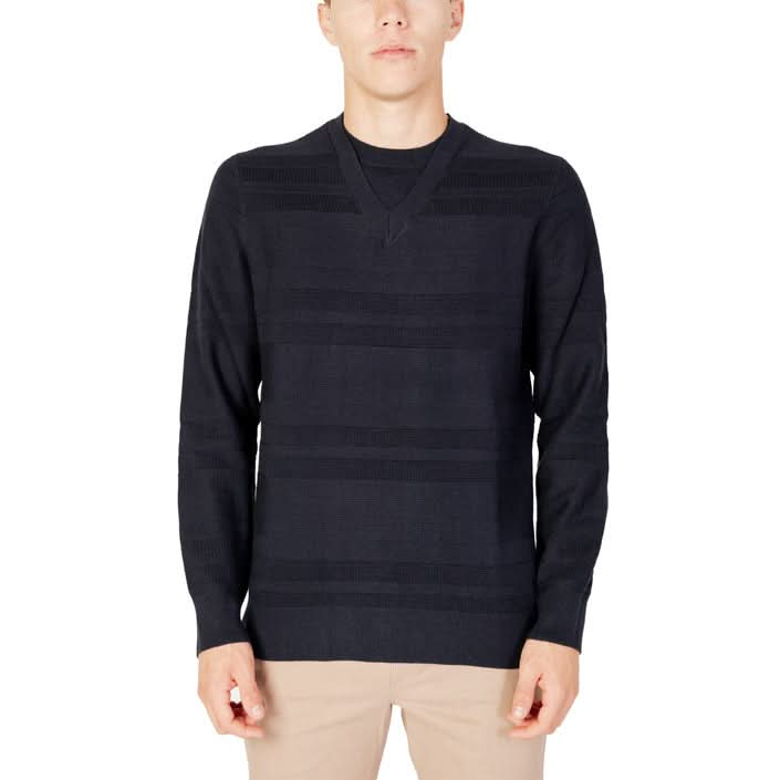 Armani Exchange blue knitwear – long sleeve, round neck, 100% cotton for fall/winter style.