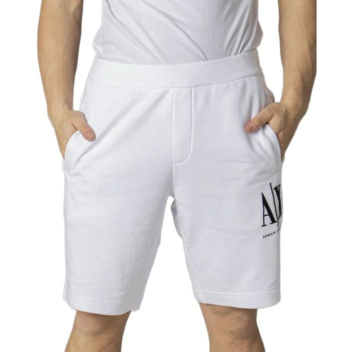 Stylish and chic white printed shorts for men by Armani Exchange, crafted from premium 100% cotton, with a slip-on design and front pockets for a touch of luxury.







