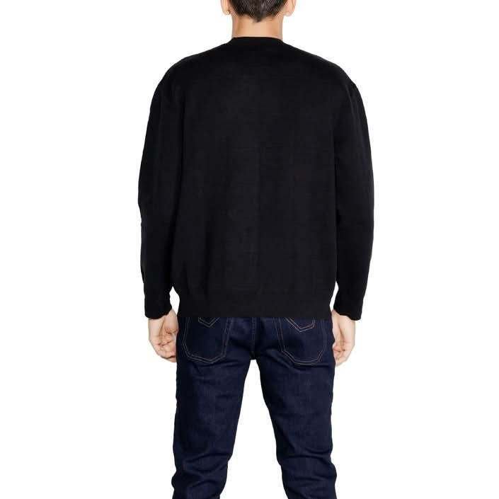 Men's Armani Exchange black sweater with checked design – a blend of cotton and polyamide for ultimate comfort and style.