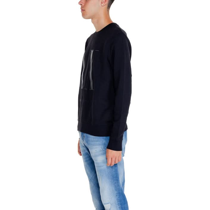 Fall/Winter essential: Armani Exchange men's black sweatshirt with a stylish print, slip-on fit, and soft cotton-lycra blend for ultimate comfort.