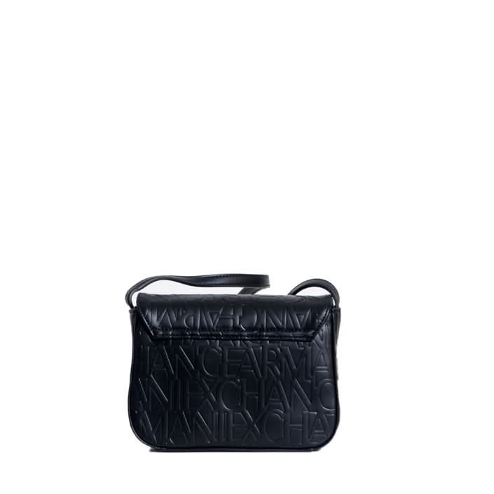 Always wanted an Armani Exchange bag? Get luxury for less at Poshbro with our Women’s Black Shoulder Bag.