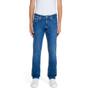 Tommy Hilfiger Men’s Blue Plain Jeans with zip and button fastening, made from 100% cotton.