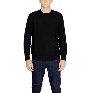 Armani Exchange black knitwear with modern print – Perfect for Fall/Winter style