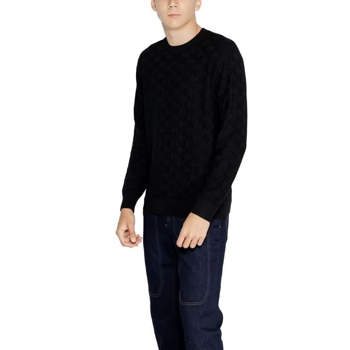 Black knitwear by Armani Exchange – Featuring a contemporary print and round neck for cool weather