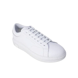 Armani Exchange white leather sneakers for men, combining a sleek, sporty look with a lace-up design and durable rubber sole, ideal for Fall/Winter style.

