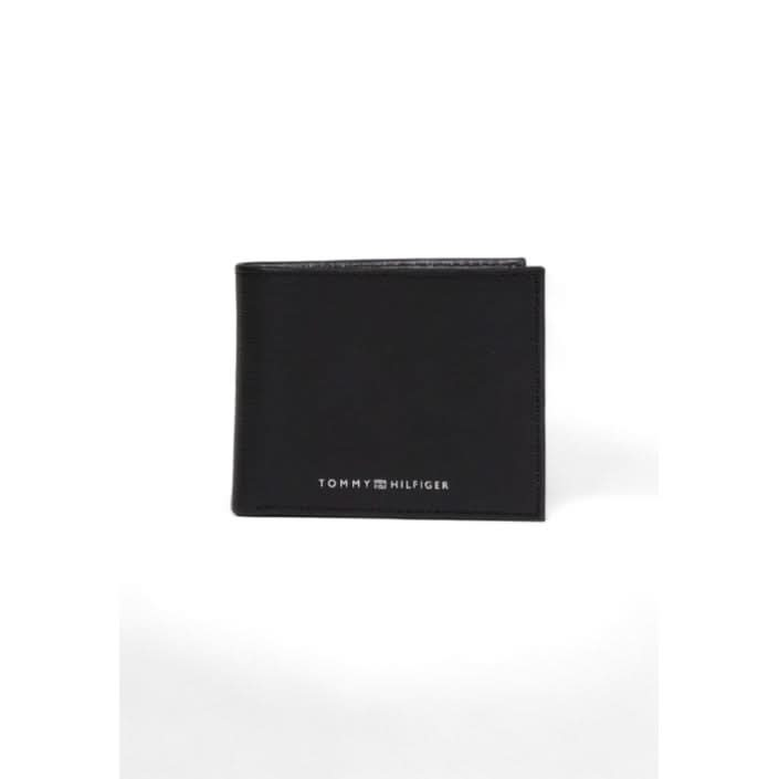 ommy Hilfiger Men’s Black Leather Wallet with sleek plain design, crafted from 100% leather.